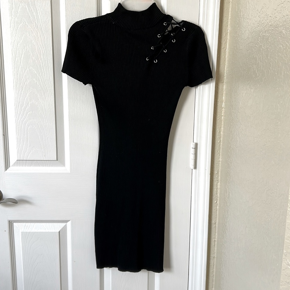 No boundaries, turtle neck dblack dress with short sleeves, never worn, size M